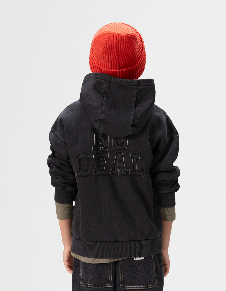 jungen-strickjacke mit kapuze und reißverschluss verwaschen schwarz