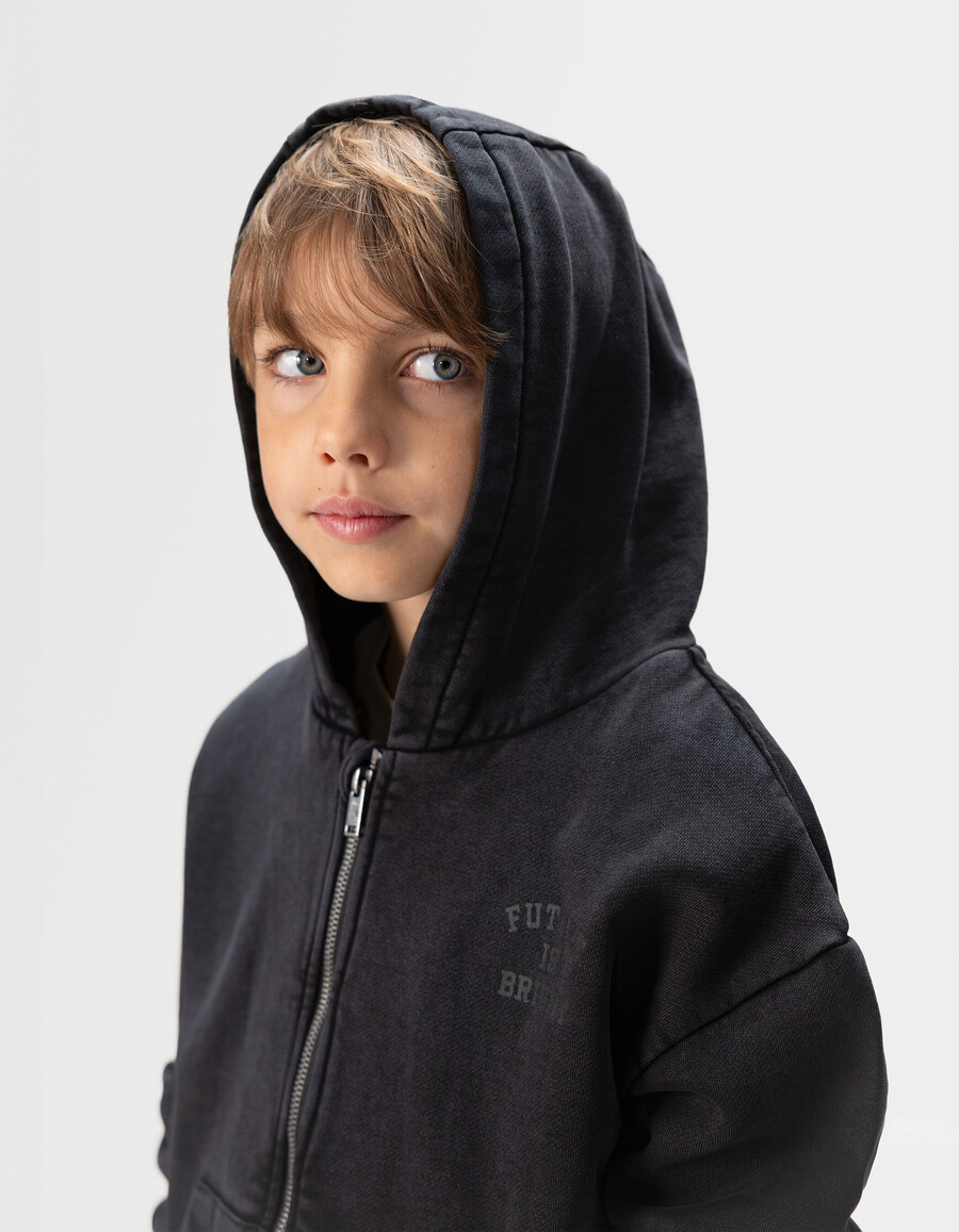 jungen-strickjacke mit kapuze und reißverschluss verwaschen schwarz