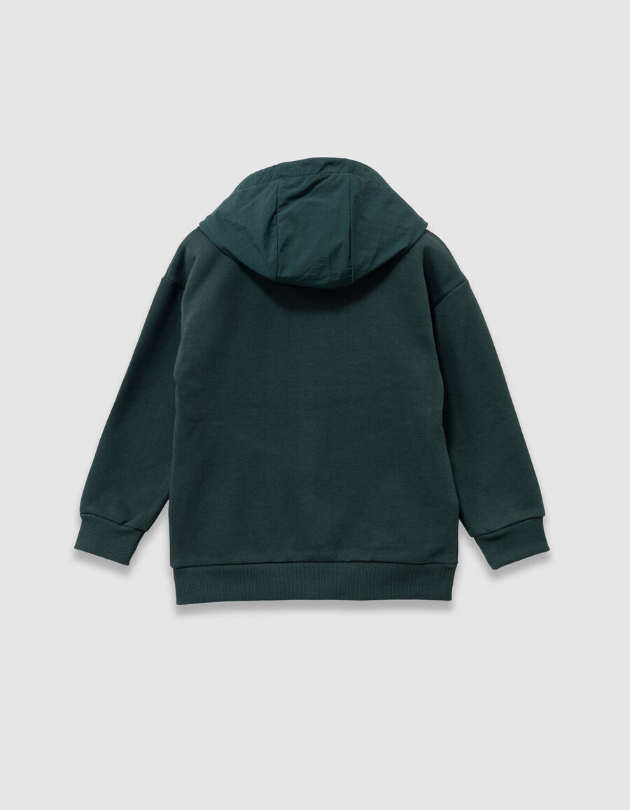 grüne kapuzenstrickjacke mit reißverschluss für jungen
