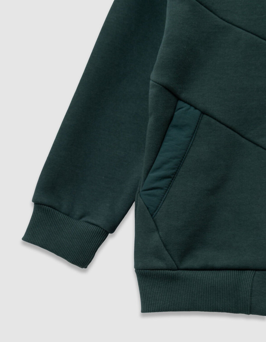 grüne kapuzenstrickjacke mit reißverschluss für jungen