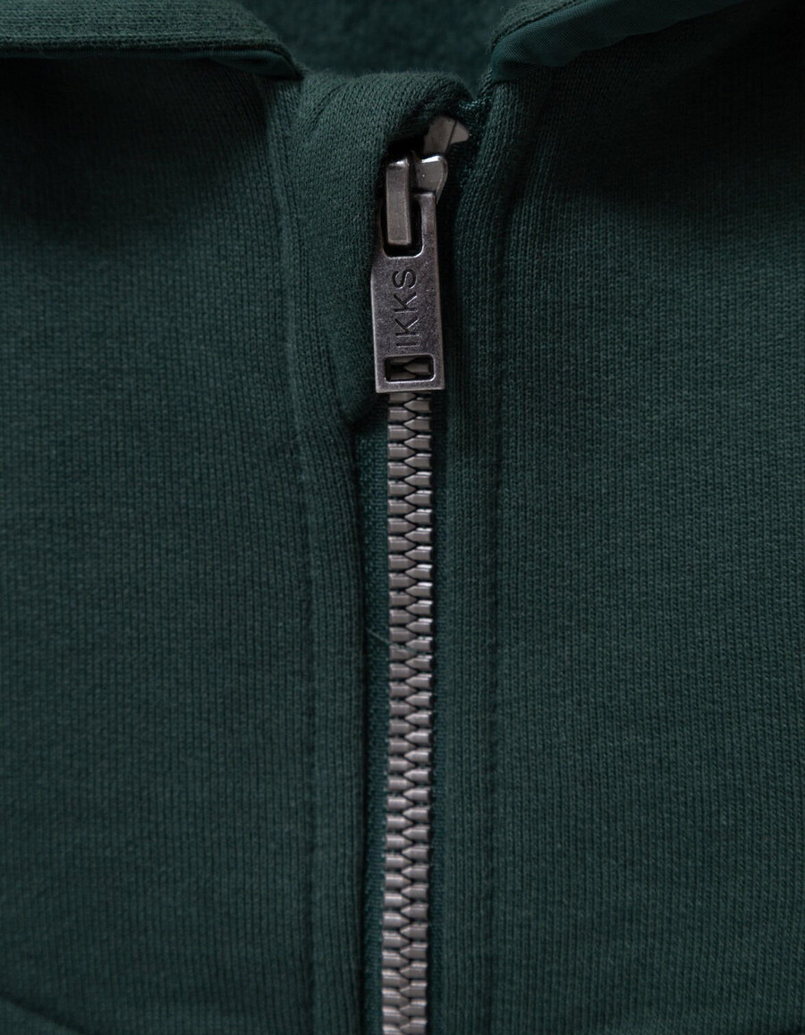 grüne kapuzenstrickjacke mit reißverschluss für jungen
