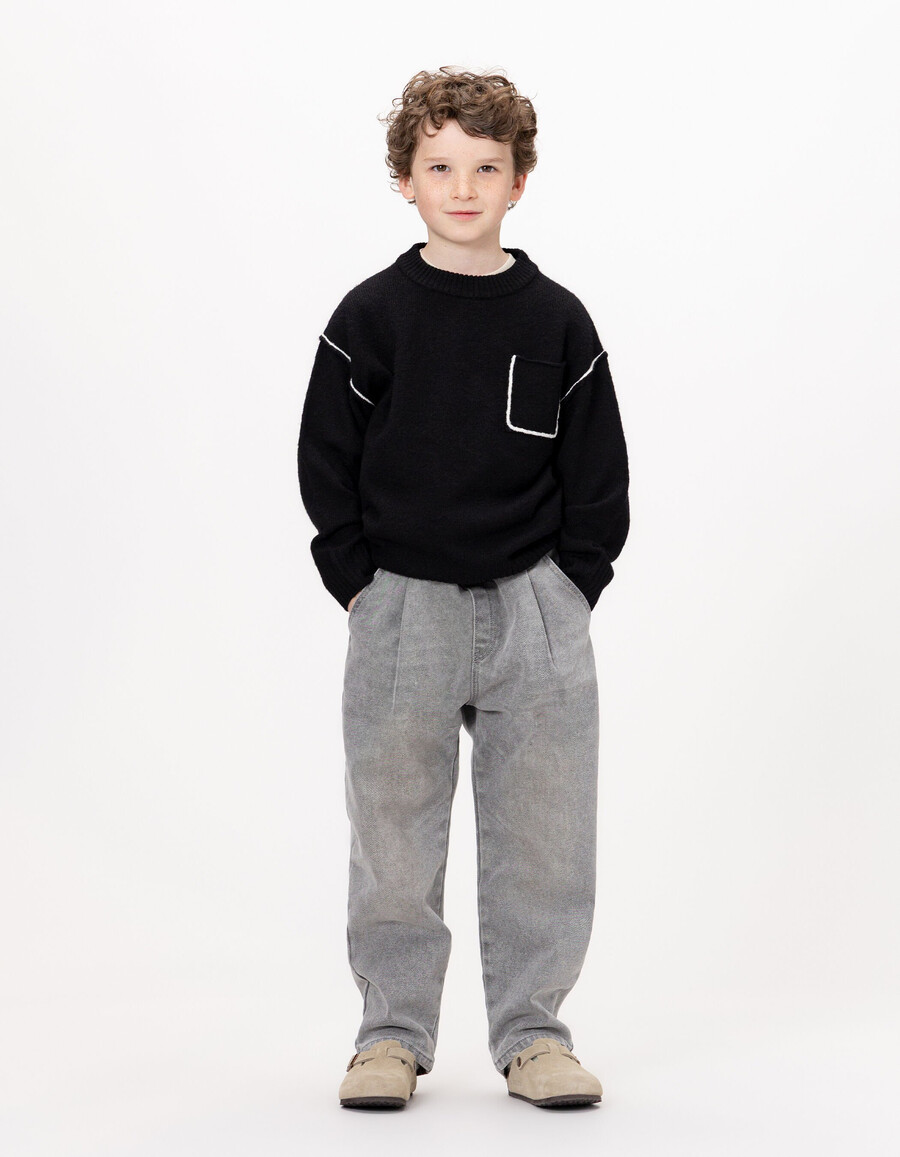 schwarzer strickpullover für jungen mit brusttasche