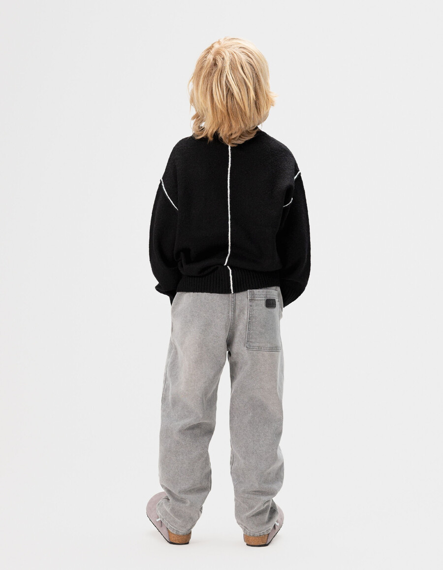 schwarzer strickpullover für jungen mit brusttasche