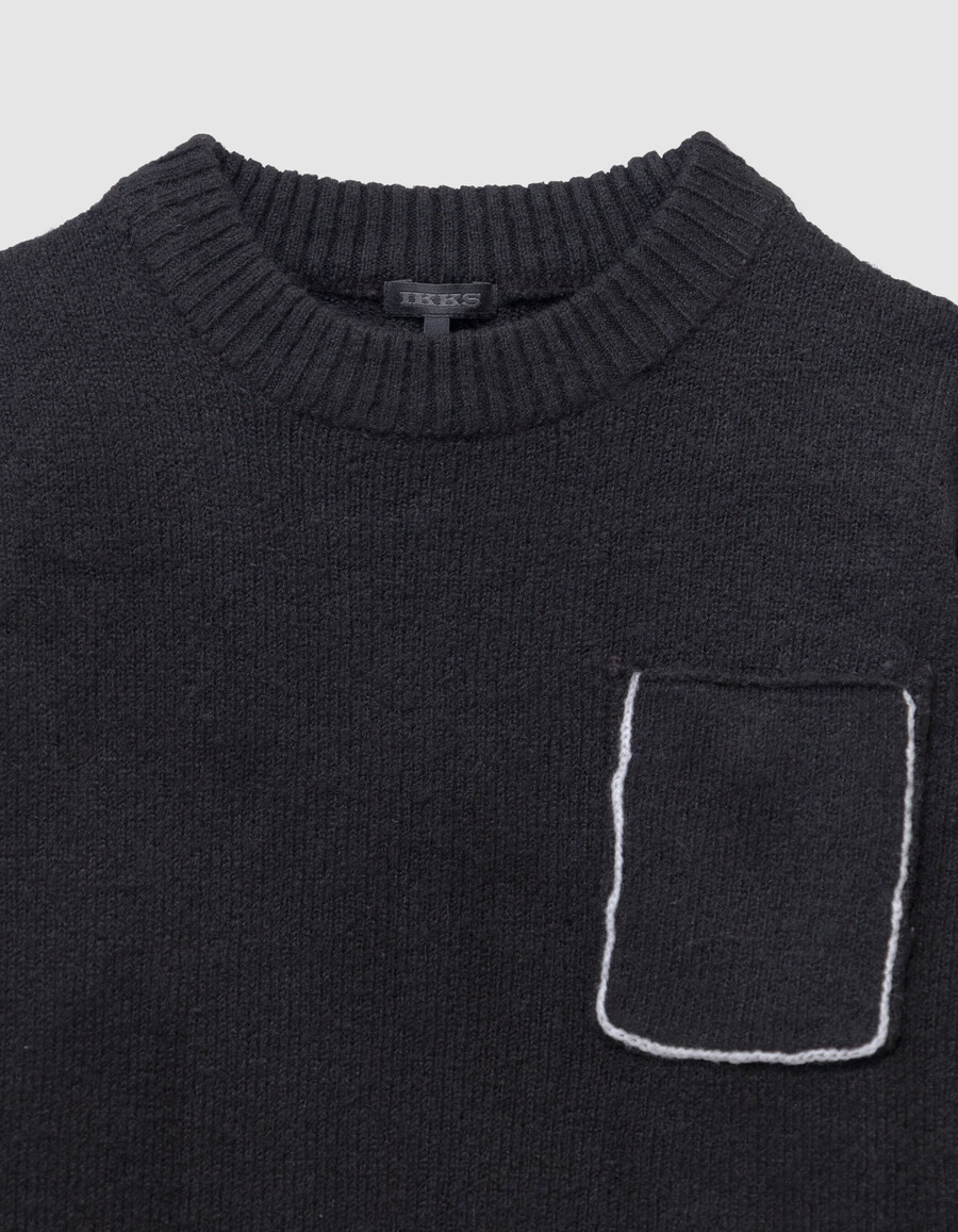 schwarzer strickpullover für jungen mit brusttasche