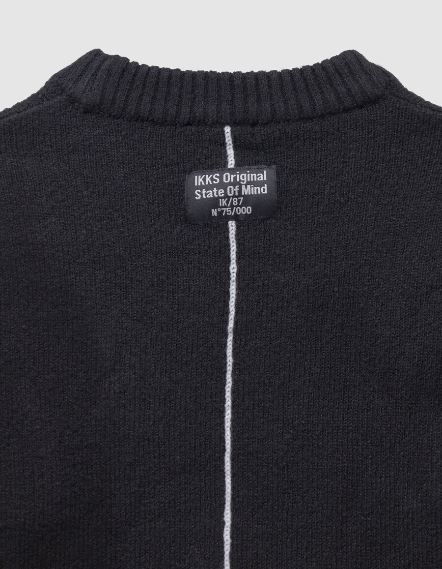 schwarzer strickpullover für jungen mit brusttasche