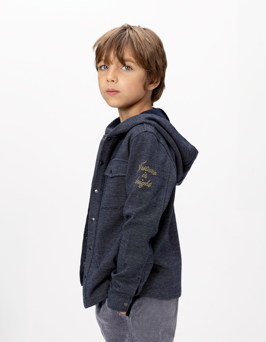 marineblauer dekorativer strickpullover mit kapuze für jungen