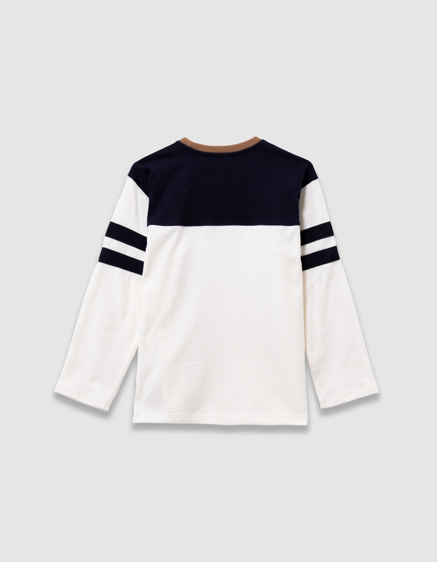 jungen-t-shirt aus bio-baumwolle in marineblau und weiß kamelhalsausschnitt