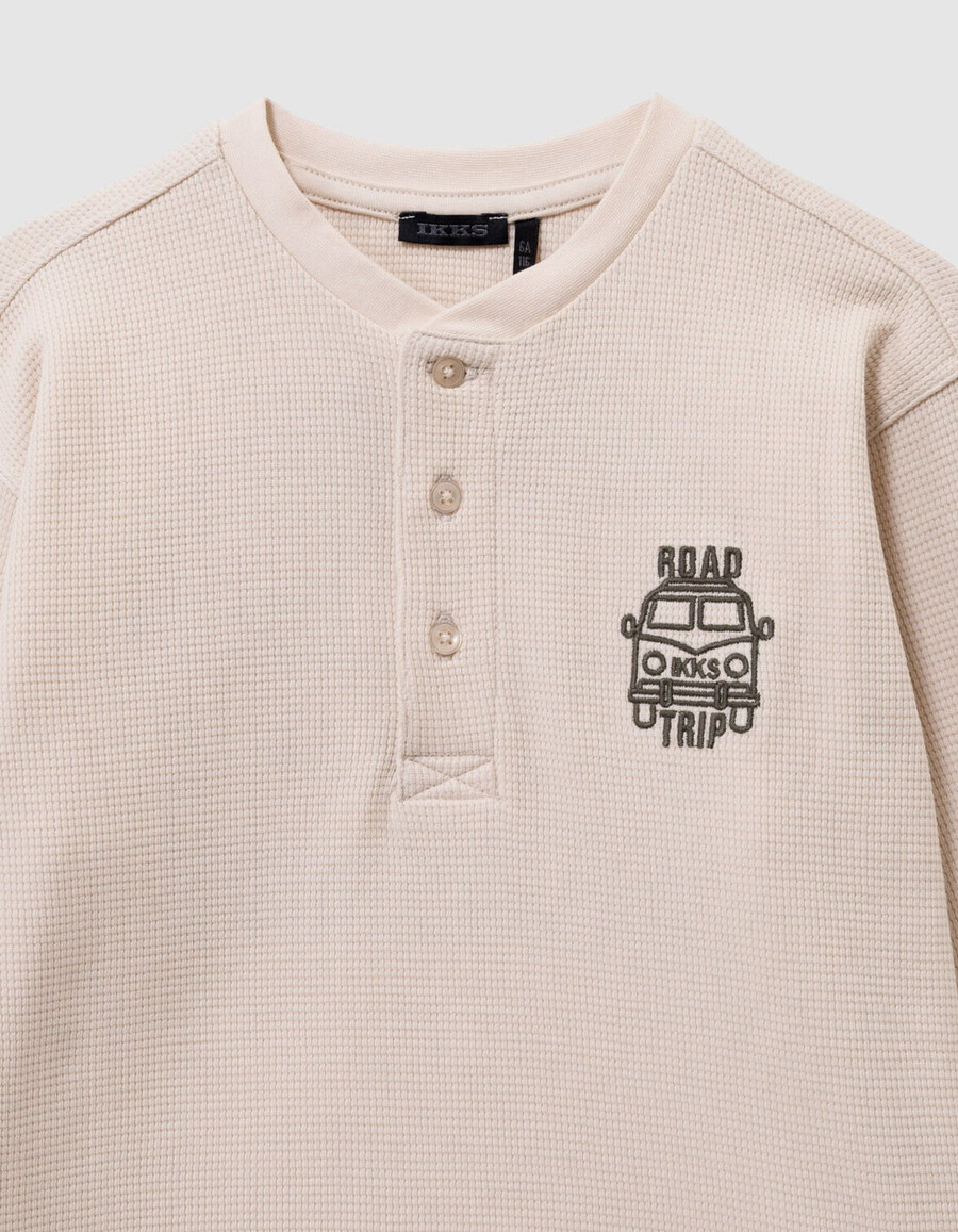 weißes waffelpiqué-t-shirt für jungen mit stickerei vorne und hinten