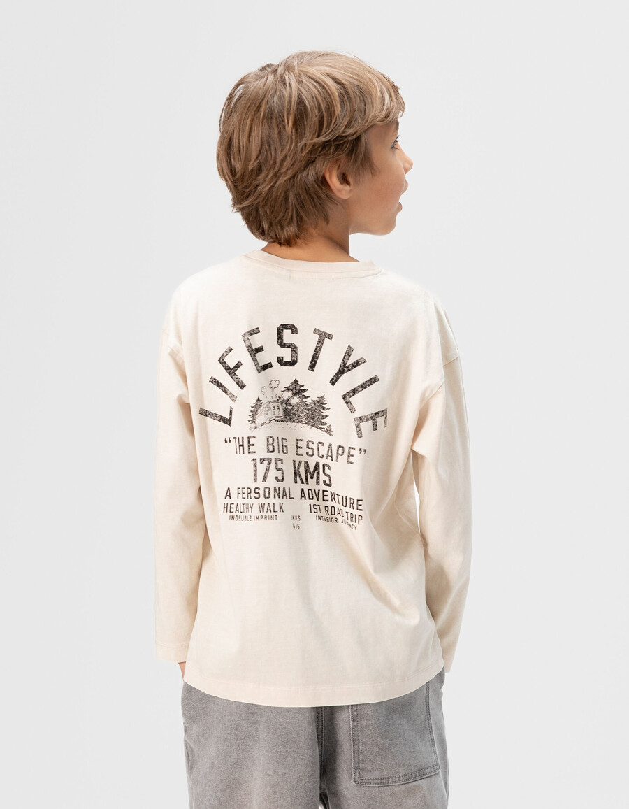 beiges t-shirt aus bio-baumwolle für jungen mit xl-aufdruck auf dem rücken