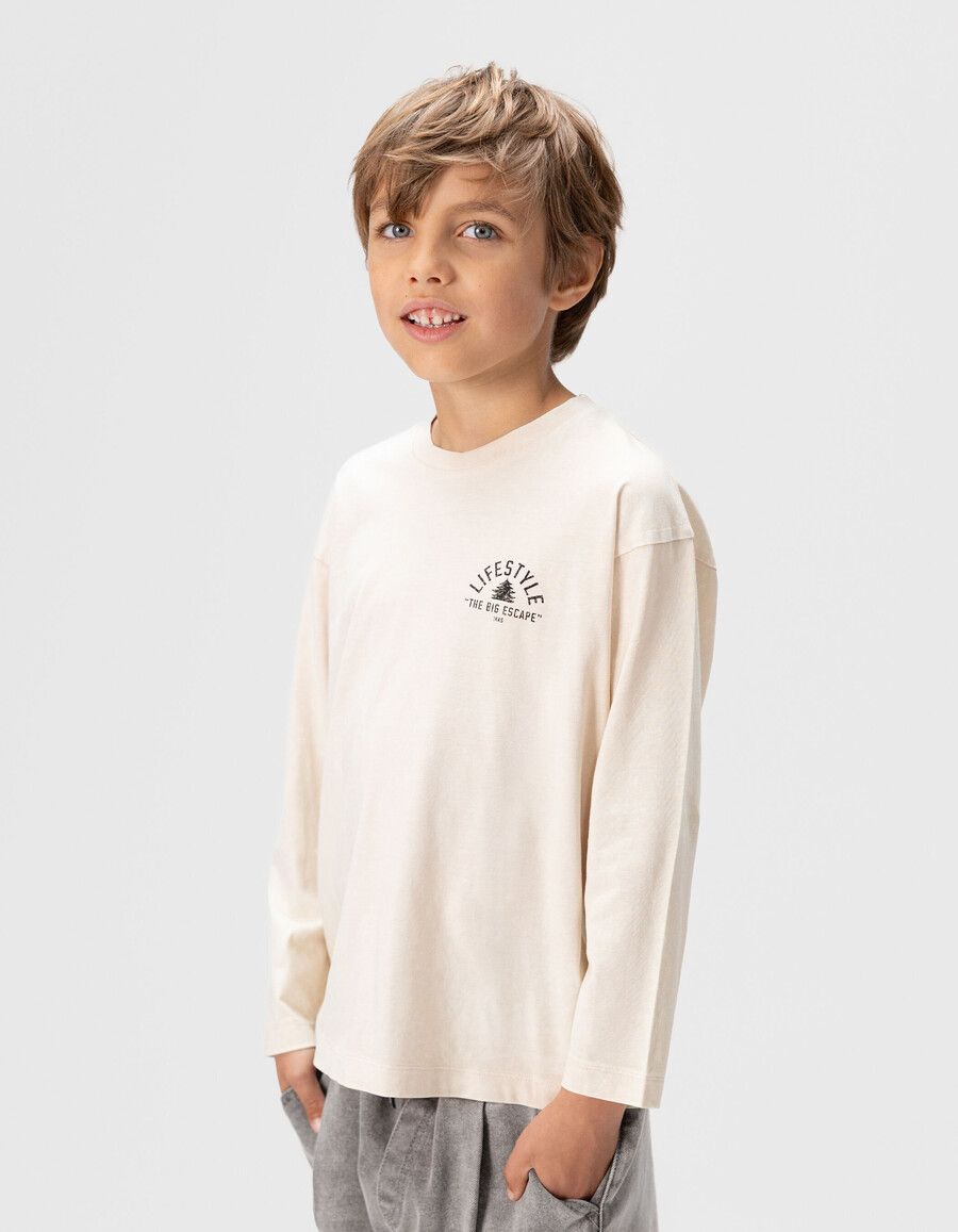 beiges t-shirt aus bio-baumwolle für jungen mit xl-aufdruck auf dem rücken