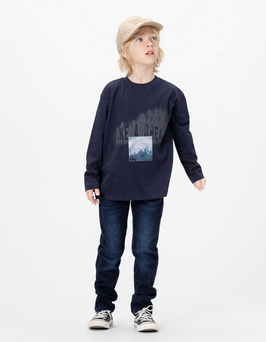 marineblaues t-shirt aus bio-baumwolle für jungen lentikularbild
