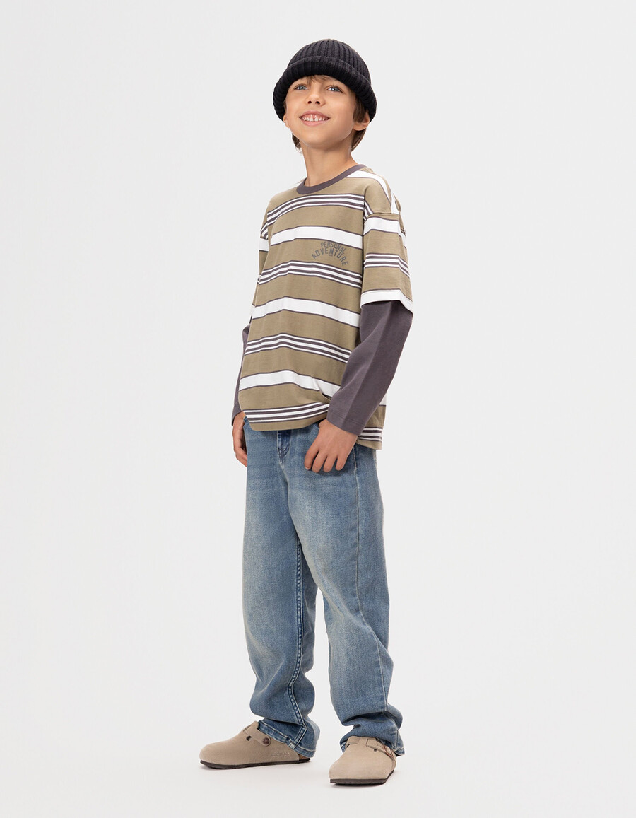 graues jungen-t-shirt aus bio-baumwolle mit trompe-lœil-muster und ärmeln