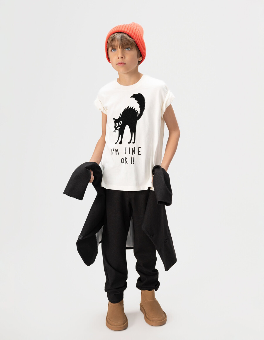 weißes jungen-t-shirt mit beflocktem samt-katzenmotiv