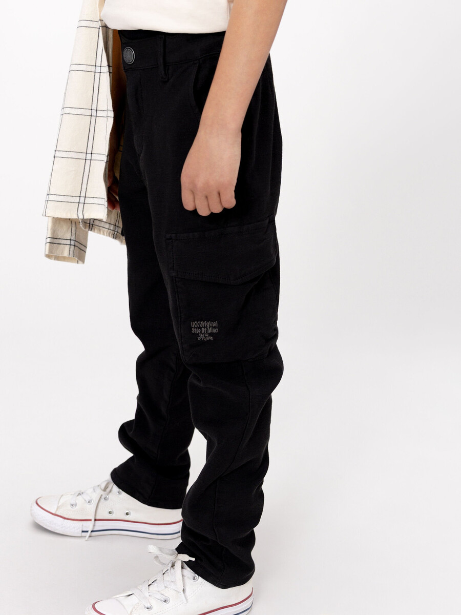 schwarze cargohose für jungen mit geradem schnitt