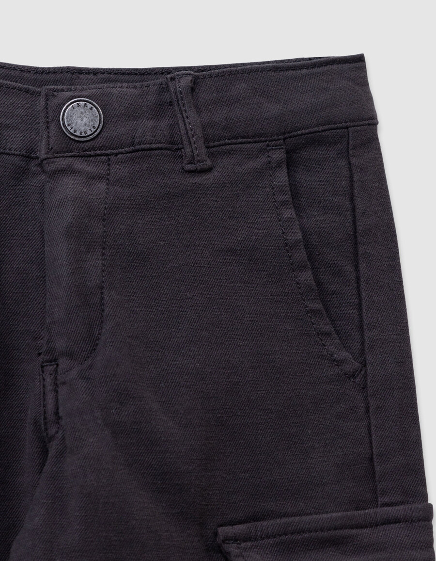 schwarze cargohose für jungen mit geradem schnitt