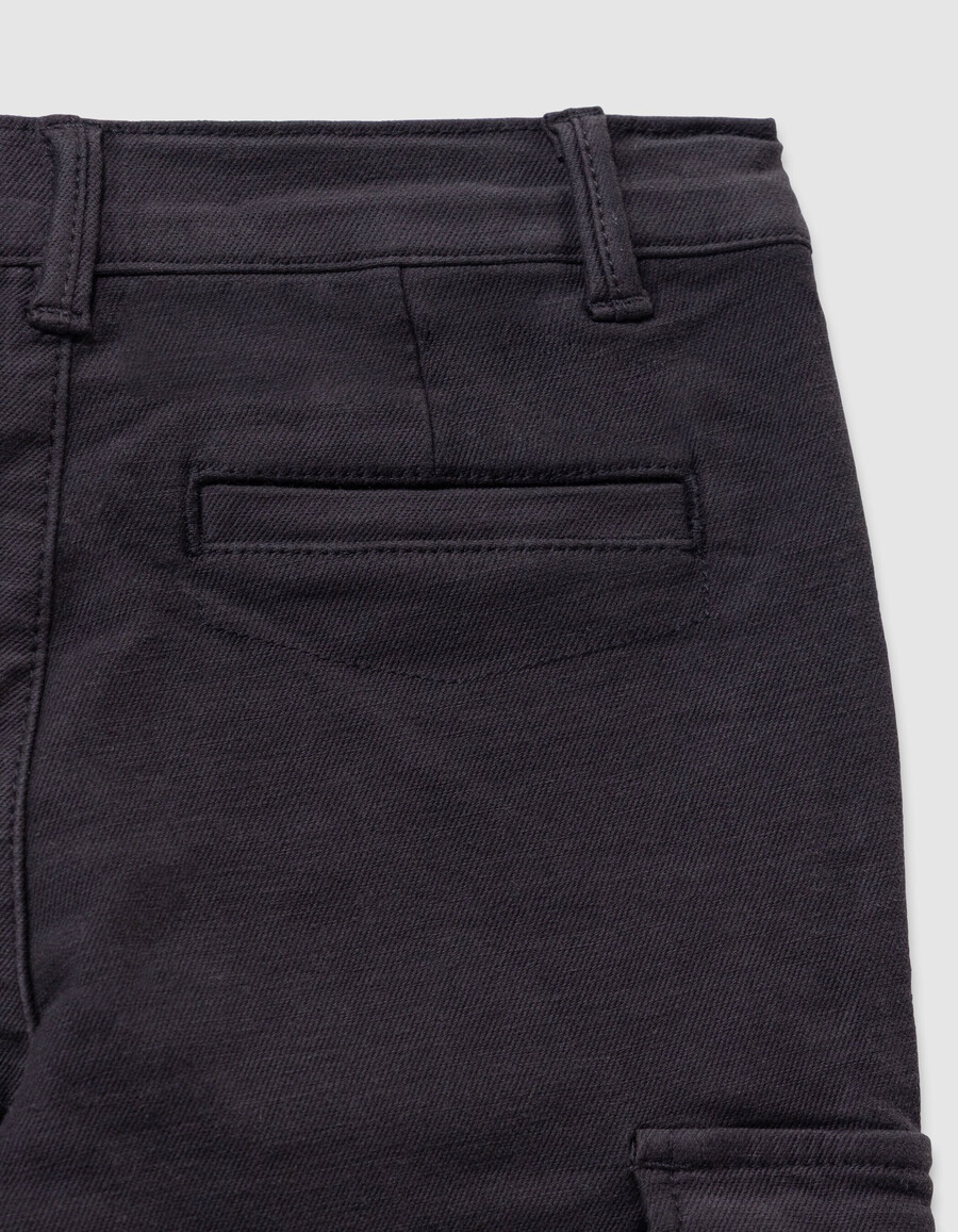 schwarze cargohose für jungen mit geradem schnitt
