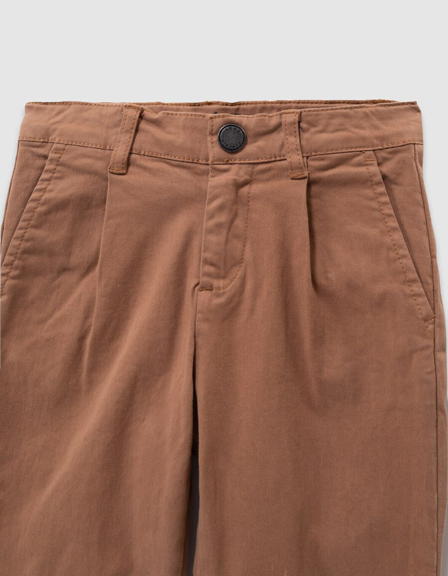 hellbraune locker sitzende chinos für jungen