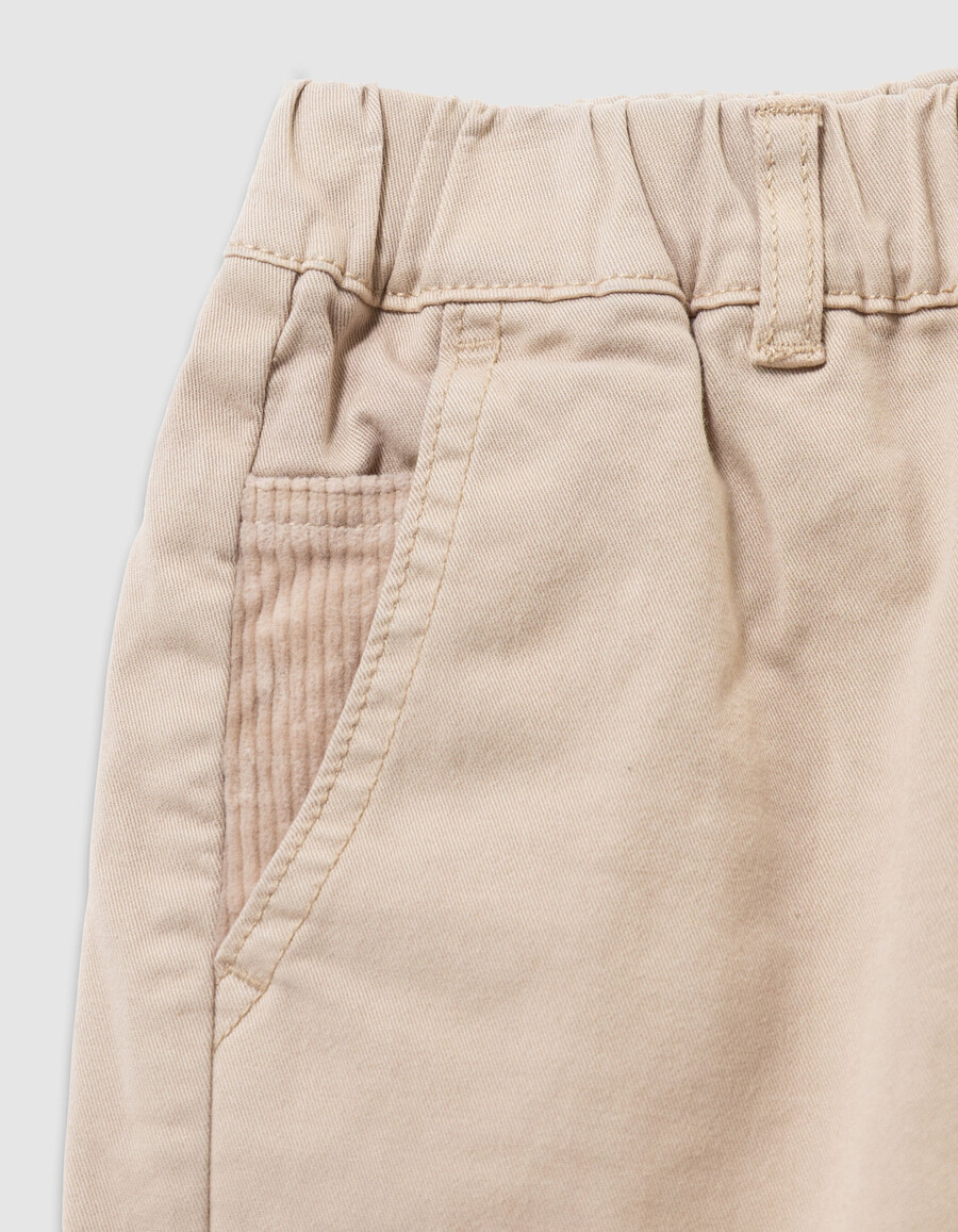 beigefarbene locker sitzende jogginghose für jungen mit corddetails