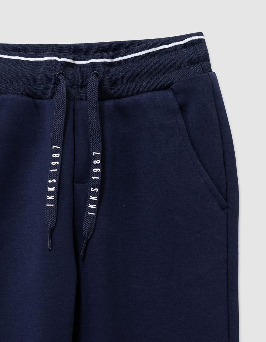 marineblaue jogginghose für jungen mit kordelzug und buchstaben