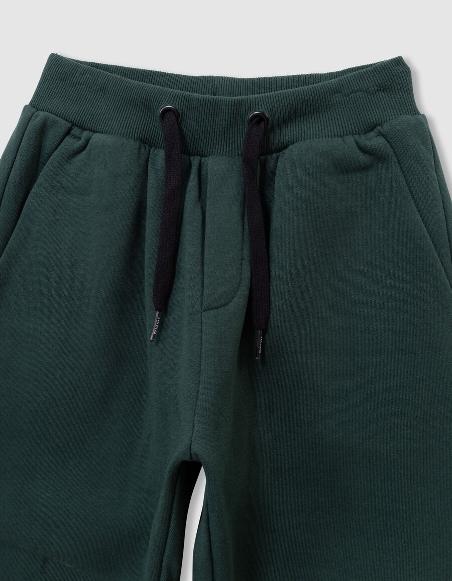 grüne jogginghose für jungen mit tasche aus verschiedenen stoffen