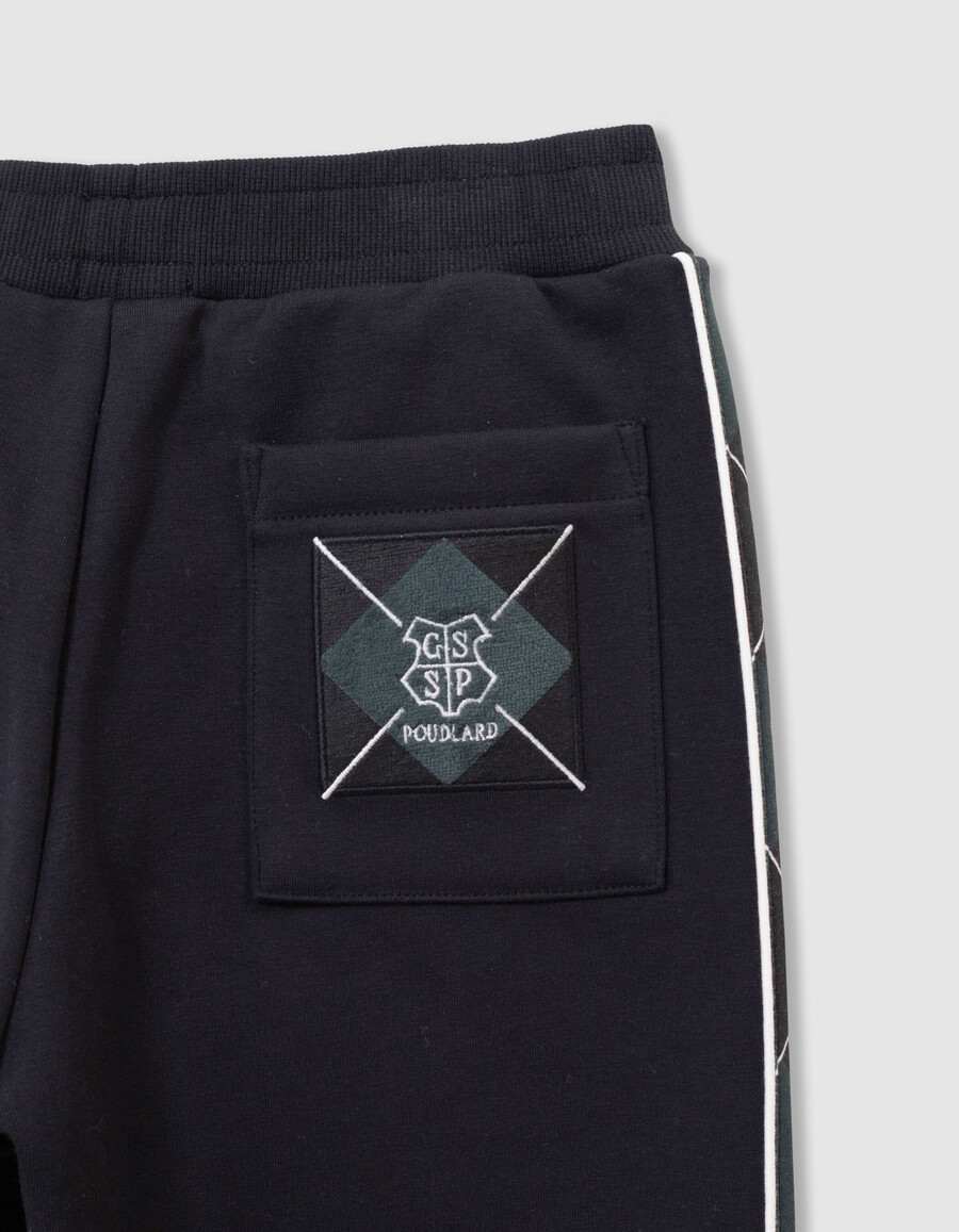 grüne harry-potter-hose für jungen mit karierten seiten