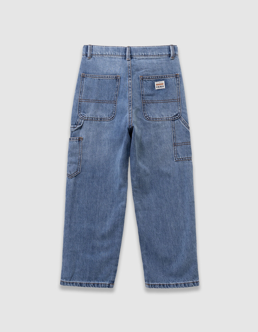 blaue baggy-jeans für jungen mit zimmermannstasche