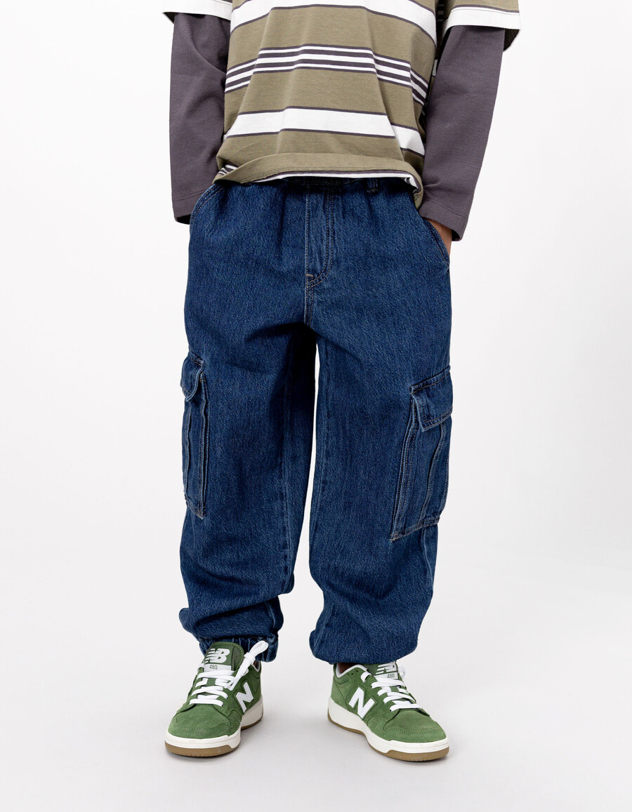 jungen-jogginghose im cargo-stil blau locker geschnitten