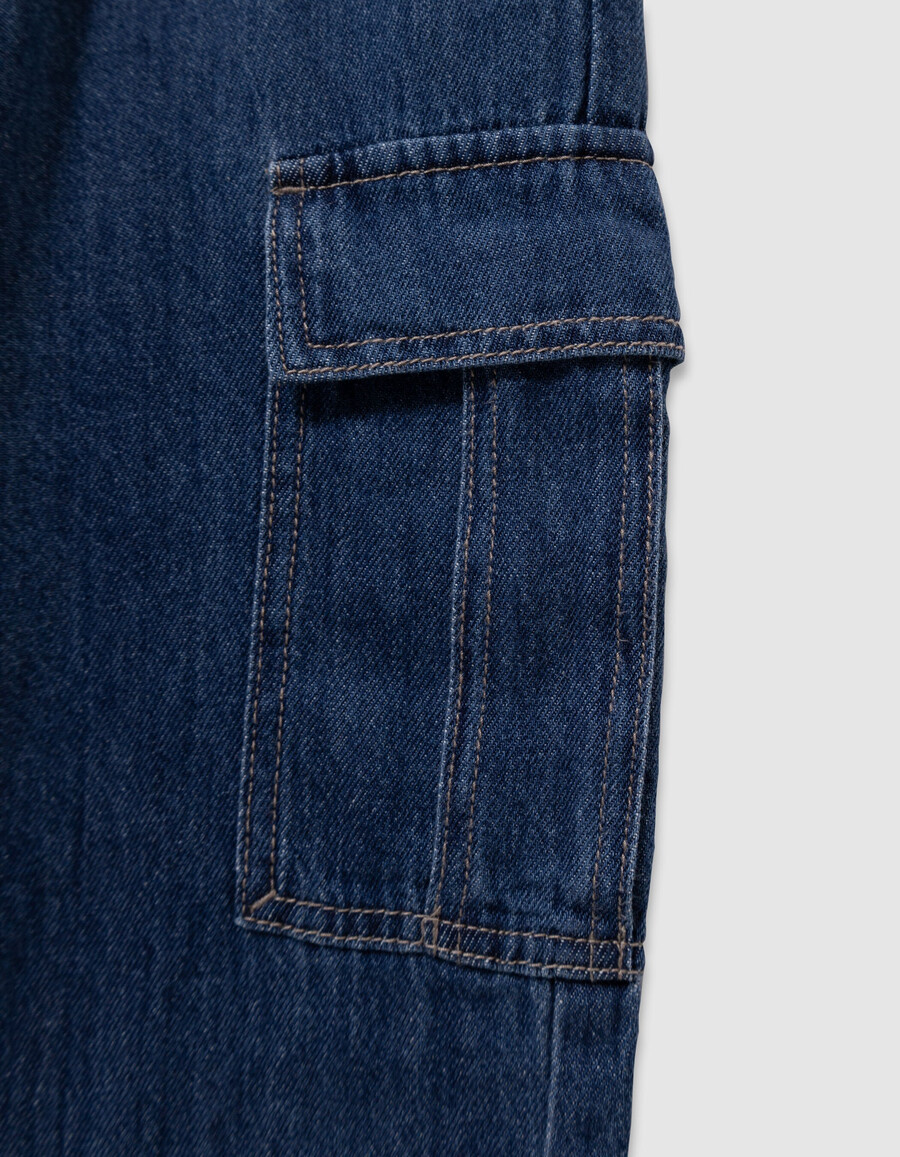 jungen-jogginghose im cargo-stil blau locker geschnitten