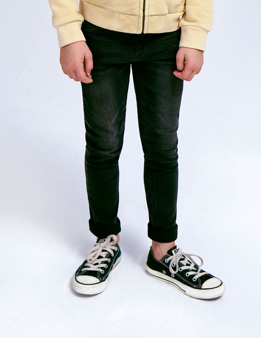 schwarze slim-fit-hose für jungen