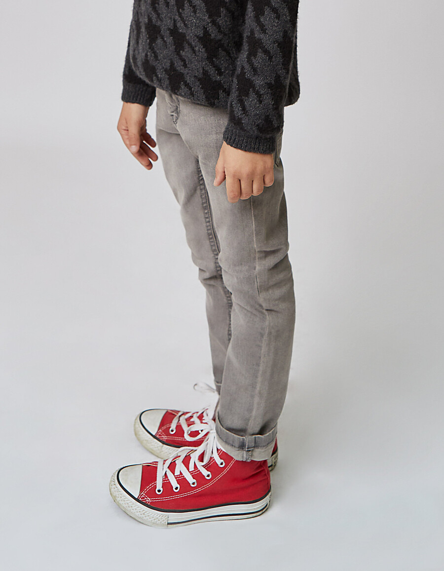 graue slim-fit-hose für jungen