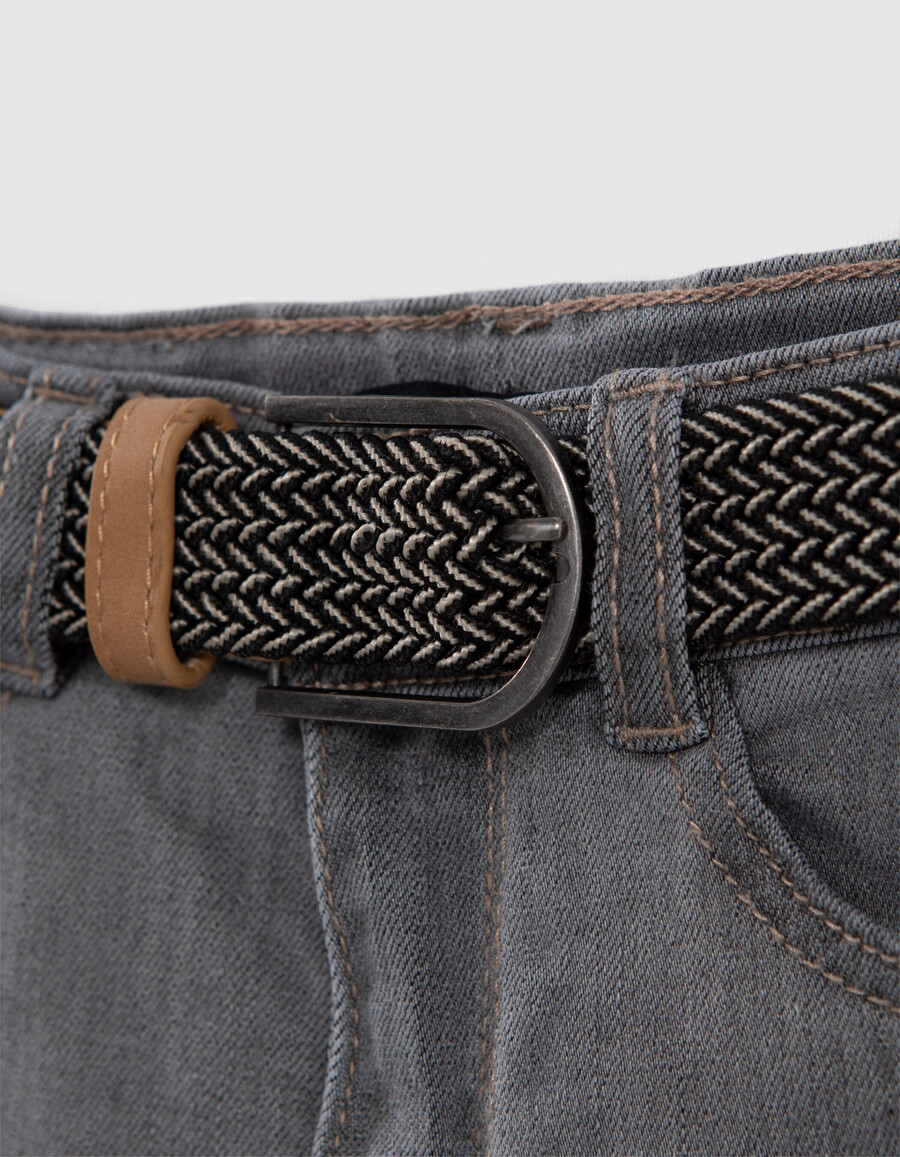 graue slim-jeans für jungen mit gewebtem gürtel
