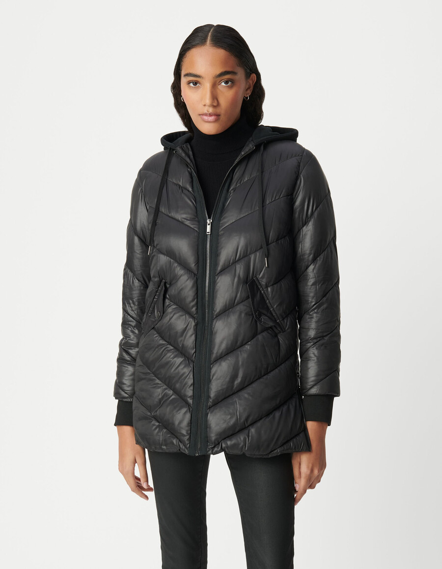 schwarze mittellange damen-steppjacke mit fleecekapuze