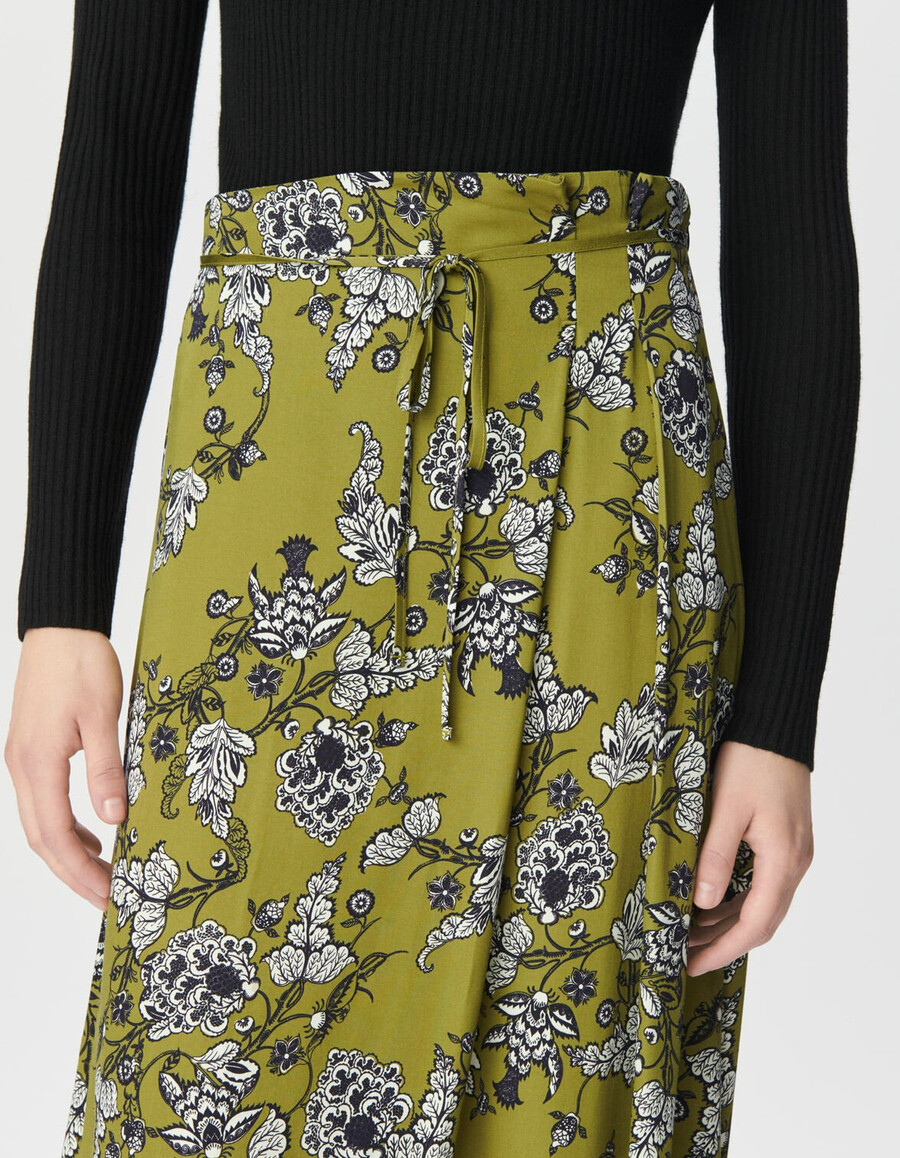 grüner damen-midirock mit blumenmuster
