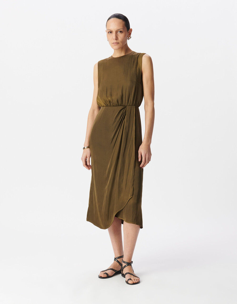 khakifarbenes fließendes midikleid aus recyceltem polyester für damen