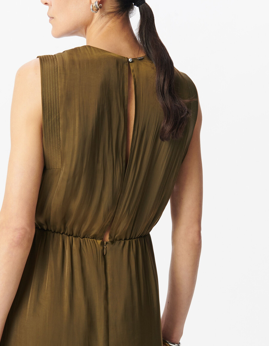 khakifarbenes fließendes midikleid aus recyceltem polyester für damen