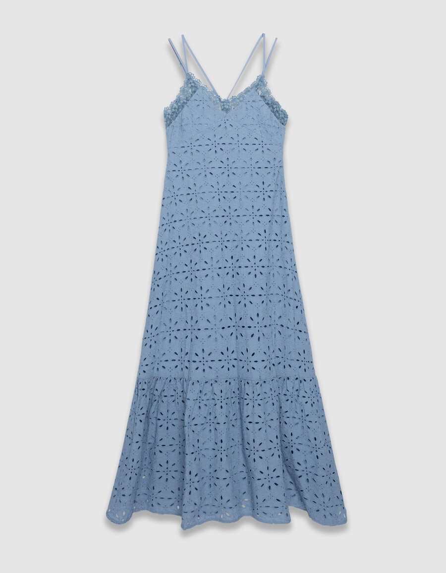 langes blaues damenkleid mit lochstickerei und trägern