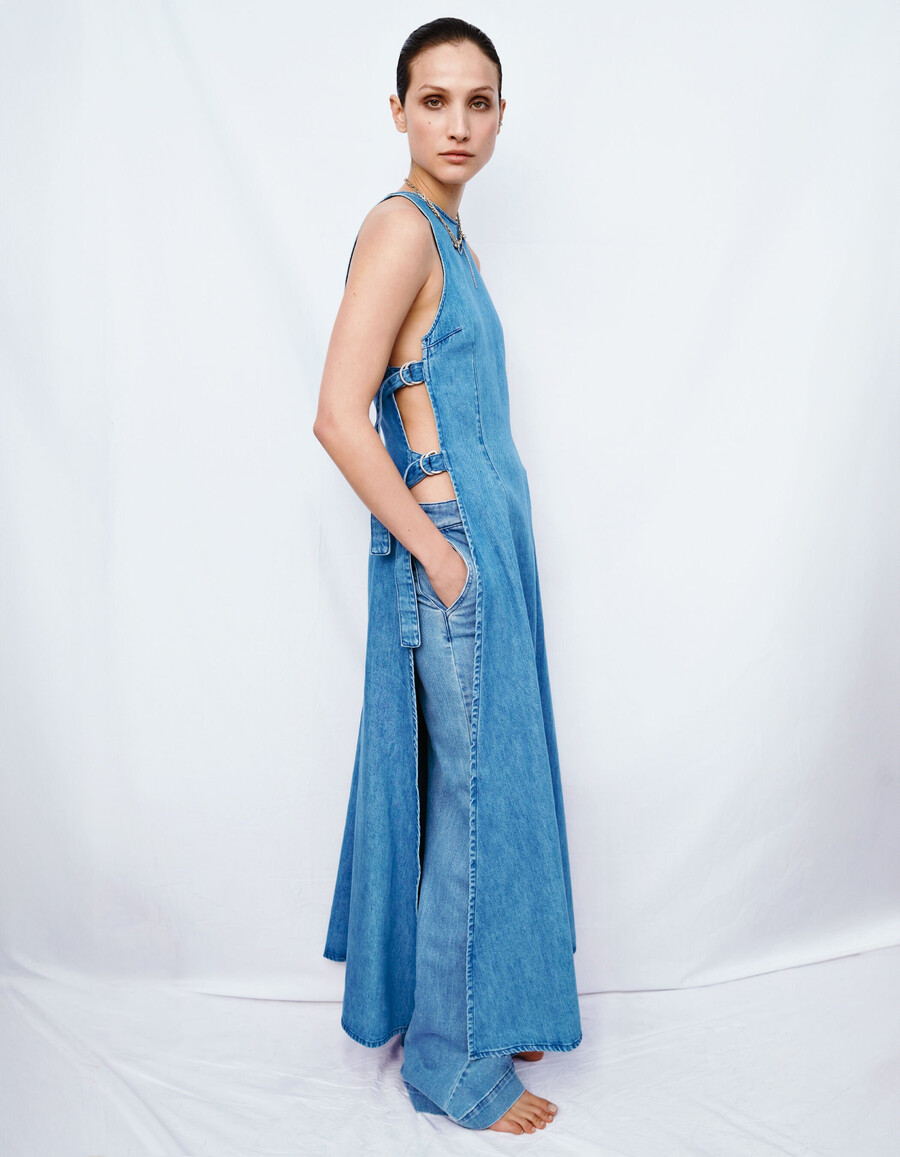 langes seitlich offenes wasserloses jeanskleid