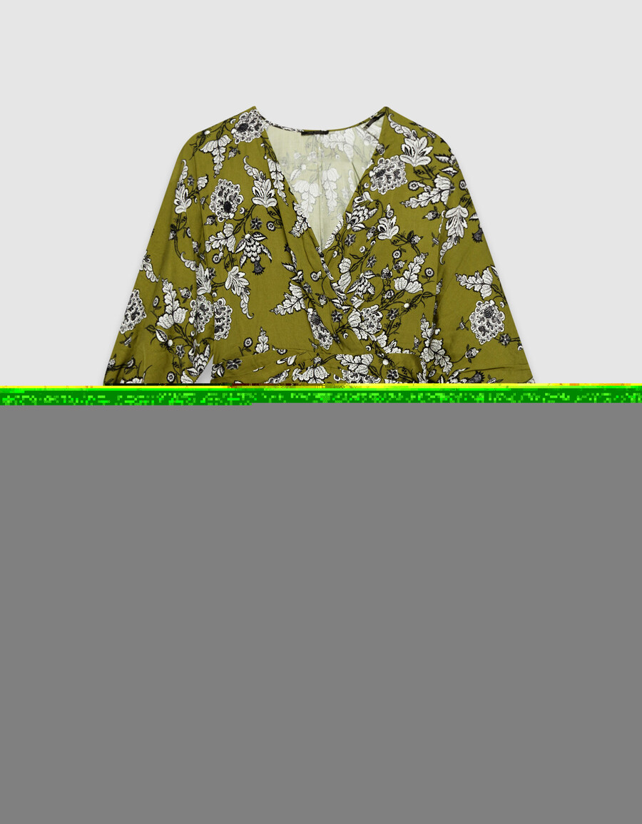 grünes fließendes damenkleid mit blumenmuster