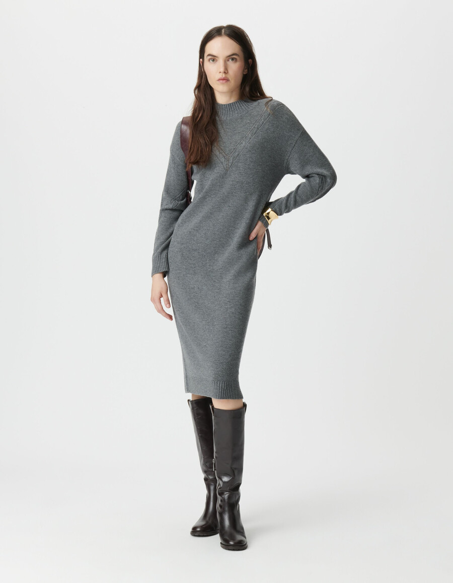 graues damen-strickkleid mit zopfmuster