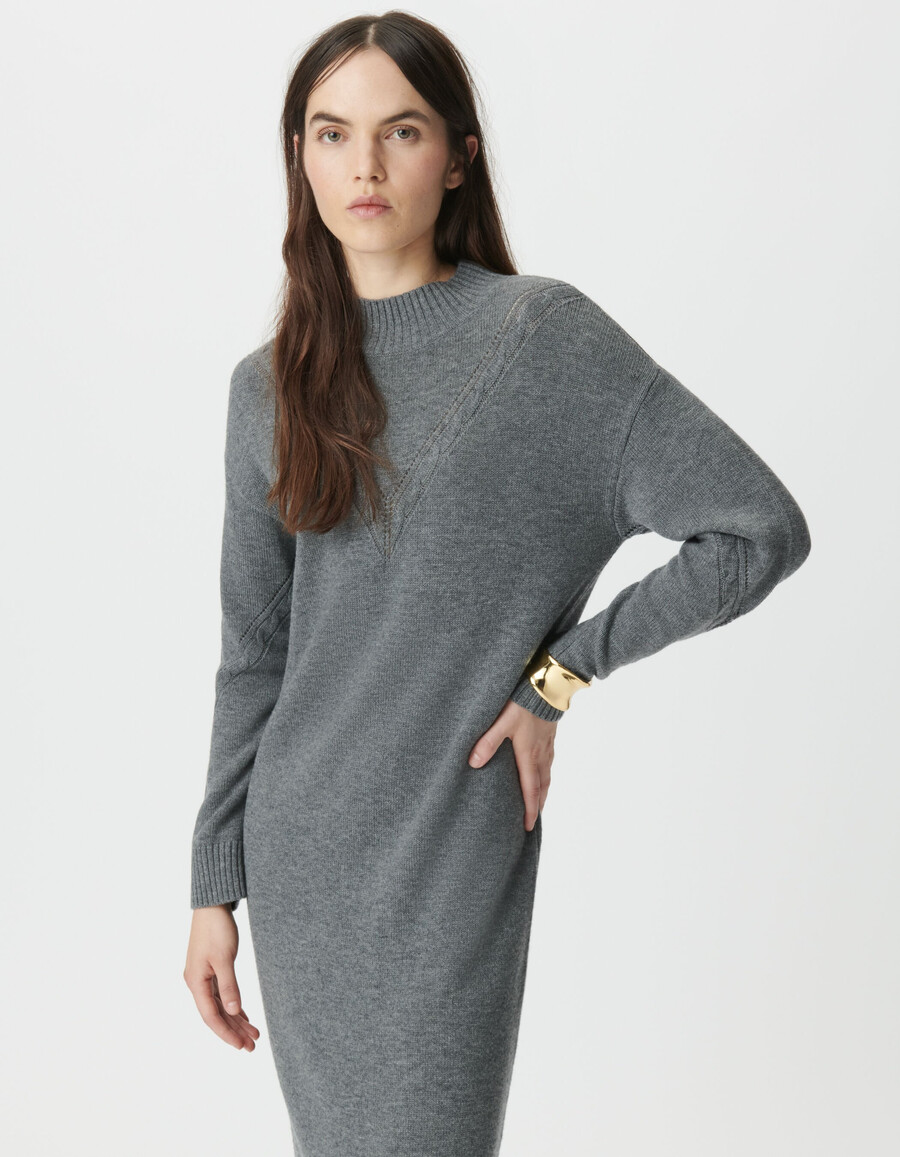 graues damen-strickkleid mit zopfmuster
