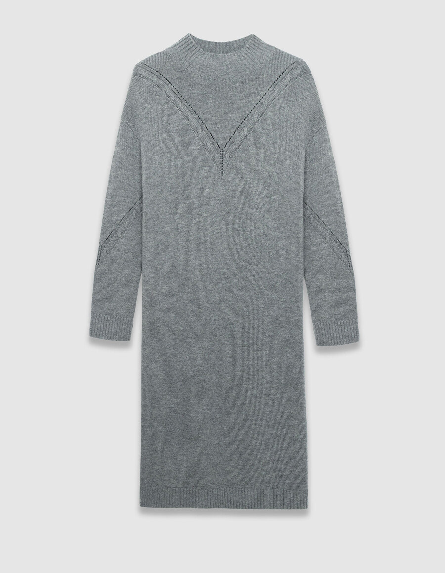 graues damen-strickkleid mit zopfmuster