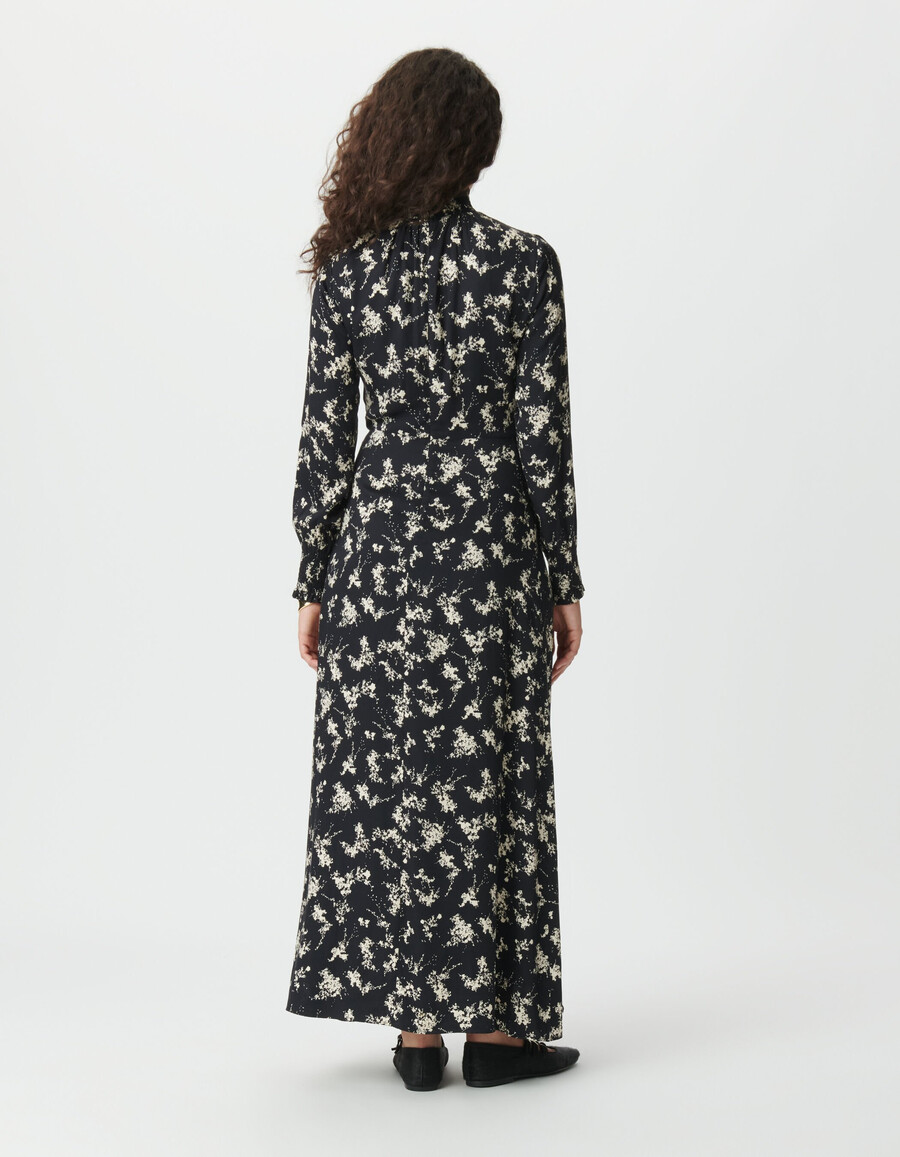 schwarzes langes damenkleid mit wildblumenmuster