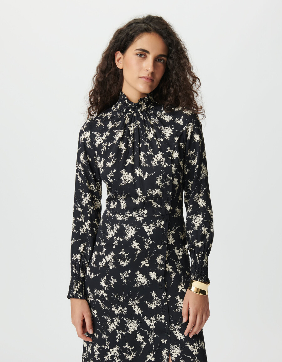 schwarzes langes damenkleid mit wildblumenmuster