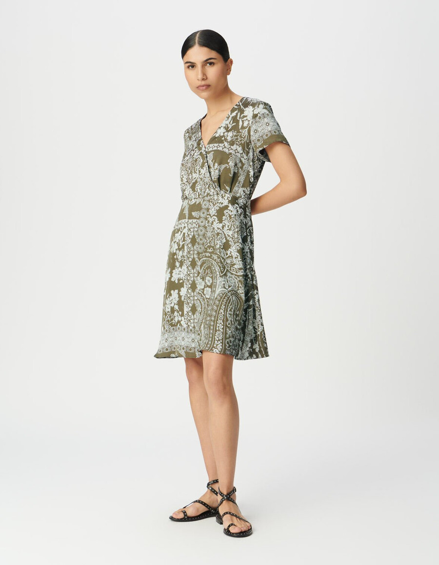 damenkleid in khaki mit fließendem schnitt und schalmuster
