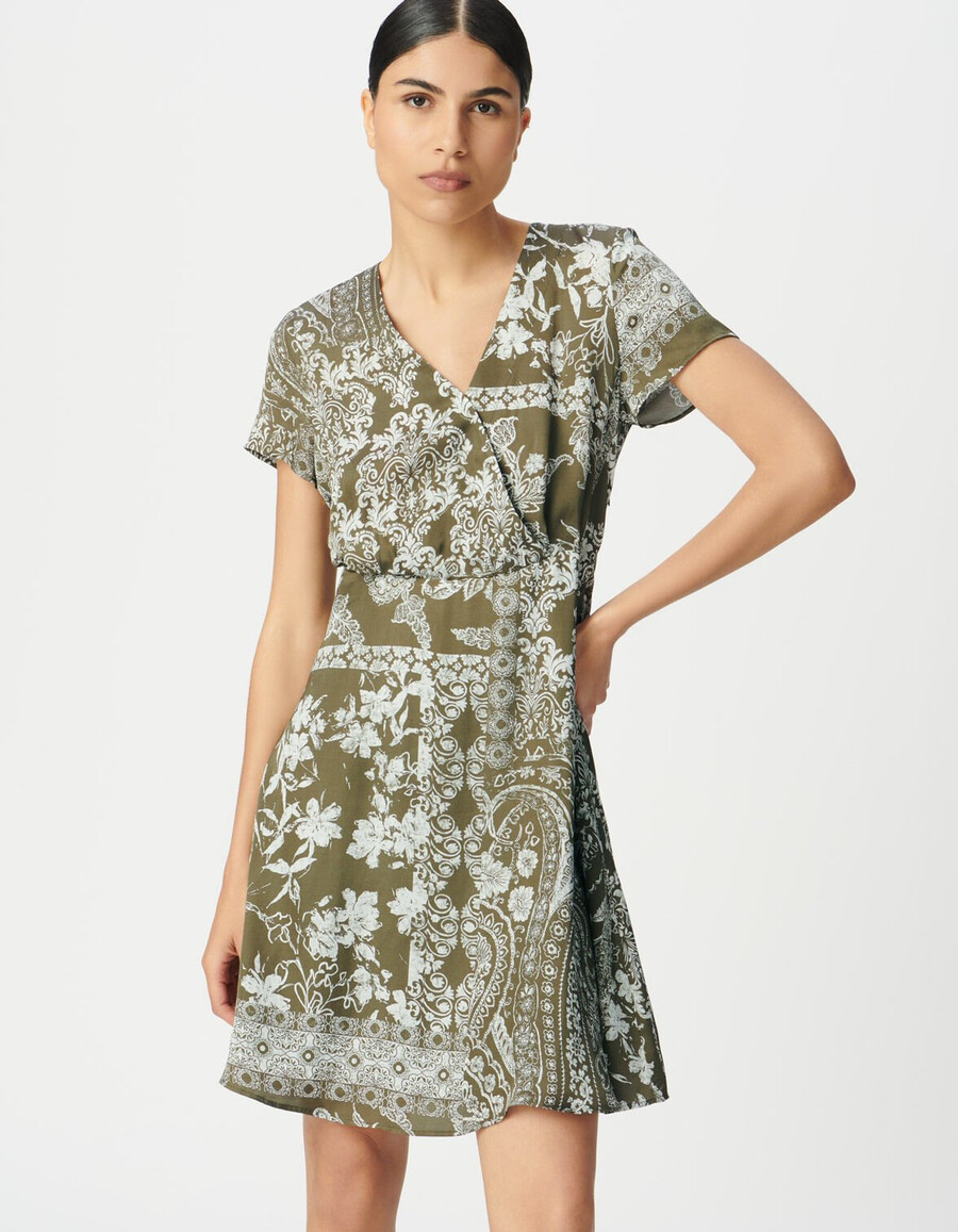 damenkleid in khaki mit fließendem schnitt und schalmuster