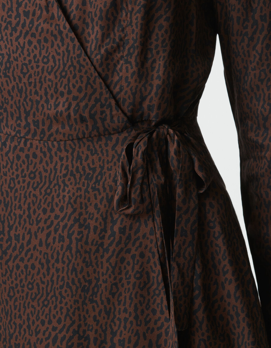 braunes wickelkleid für damen mit leopardenmuster