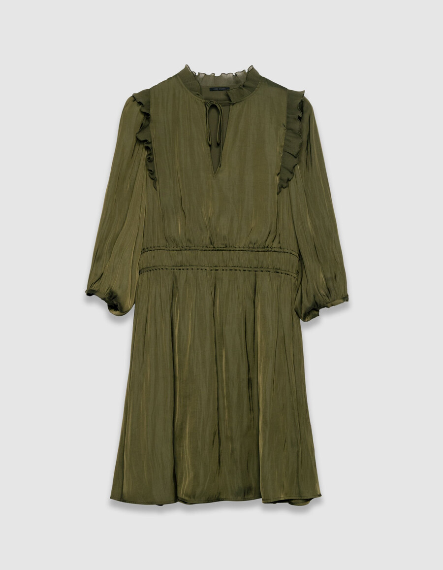 khakifarbenes damenkleid aus geknittertem satin mit plissierten rüschen