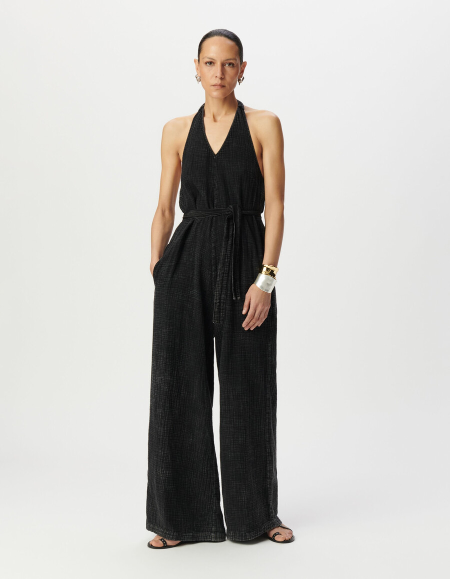 grauer damen-jumpsuit aus bio-baumwolle mit offenem rücken und gürtel