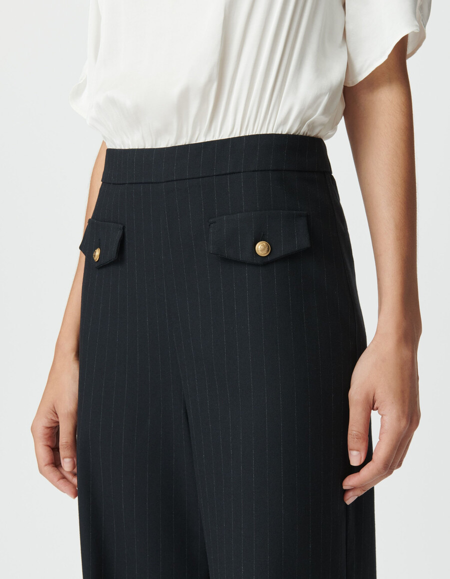 damen-jumpsuit aus marineblauem stoffmix mit weißem oberteil