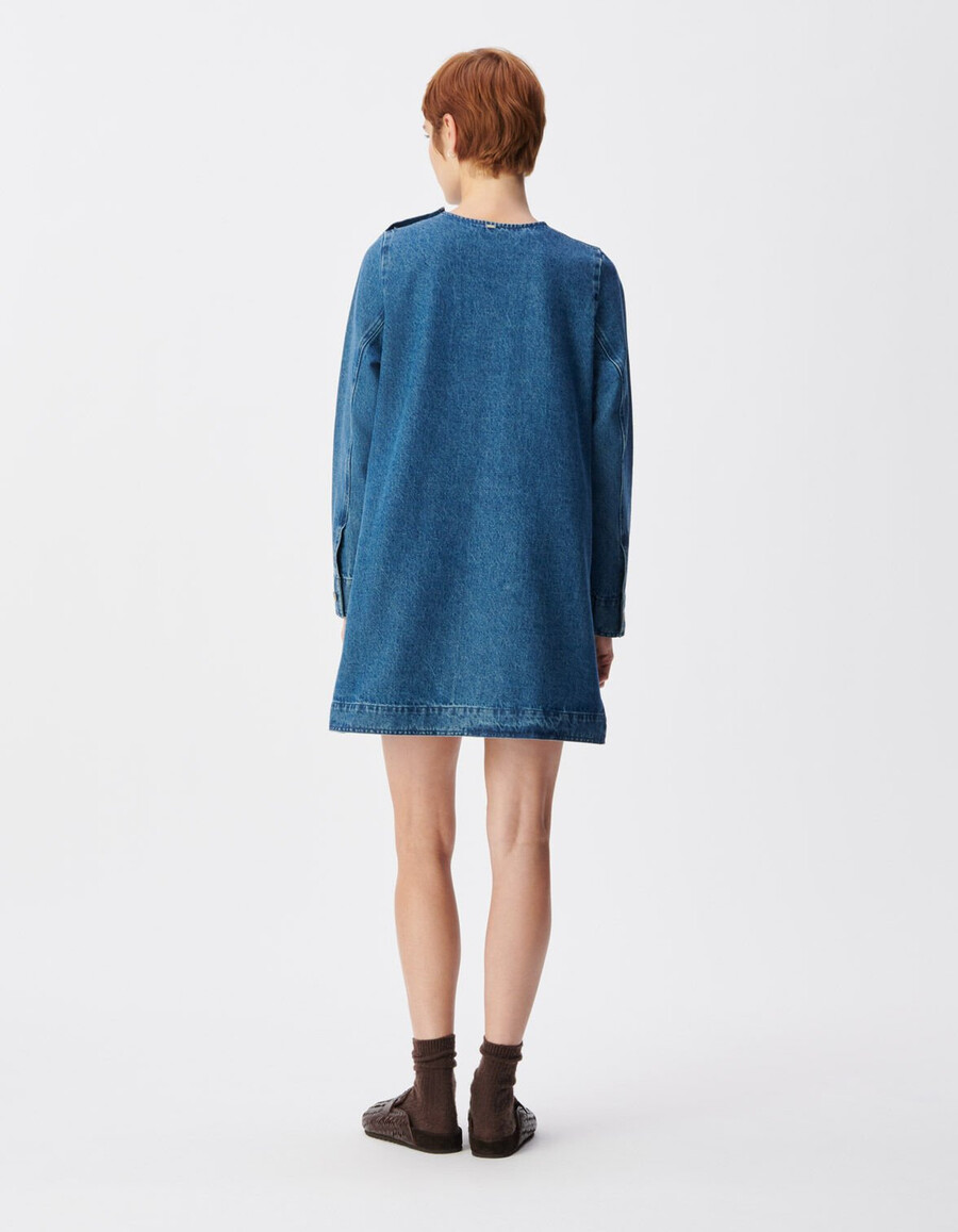 damen-jeanskleid in blau mit drei aufgesetzten taschen